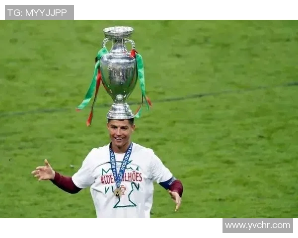 索姓足球明星的辉煌历程与成就解析